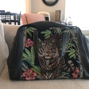 Signature club A purse